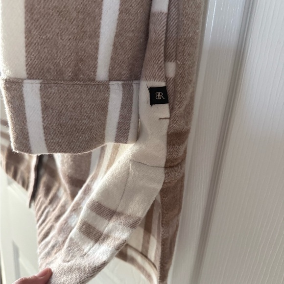 Banana Republic Tan and Cream Plaid Utility Jacket - Picture 8 of 9